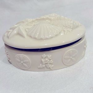 Gorgeous SEA SHELL ceramic trinket oval box in White